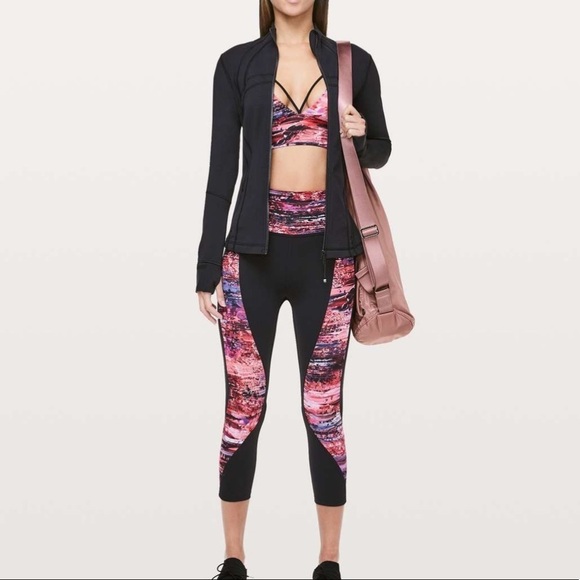 Lululemon Sweat and Repeat Crop 21 - Picture 2 of 12